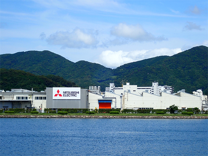 photo: Business sites of the Nagasaki area seen from the inland sea