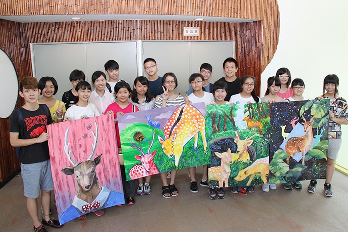photo: High school students and their drawings of Formosan Sika deer