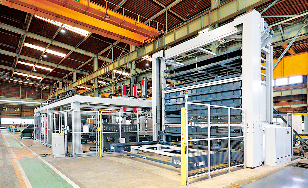 The introduction of the ASTES4 handling system means heavy steel sheets and processed products no longer need to be manually moved and stacked, reducing potential operational risks. “Increased safety is another major benefit,” says Komaya.
