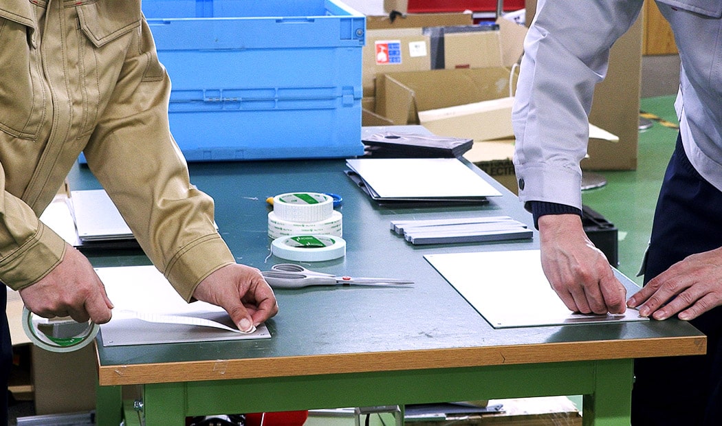 Double-sided tape is often applied manually at manufacturing sites, making it an ideal process for automation