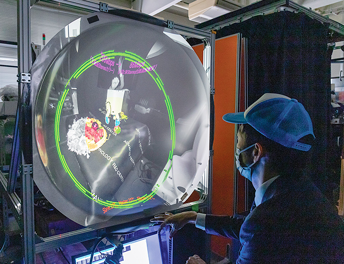 In order to reduce data traffic and to achieve simple, light operability, the Human Eye Display was developed with a focus on human cognitive characteristics.