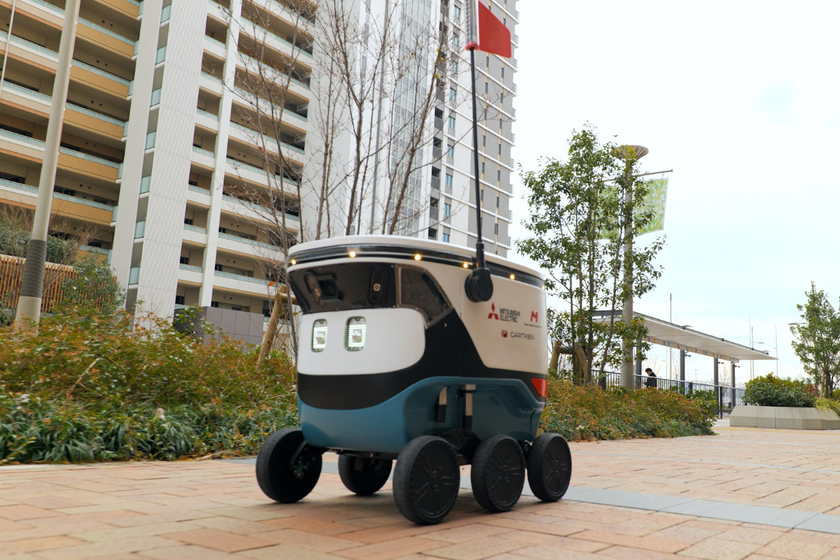 Changing the Norm of "Transportation". A report on the "now" of autonomous driving robots, which have begun running alongside the next social movement.