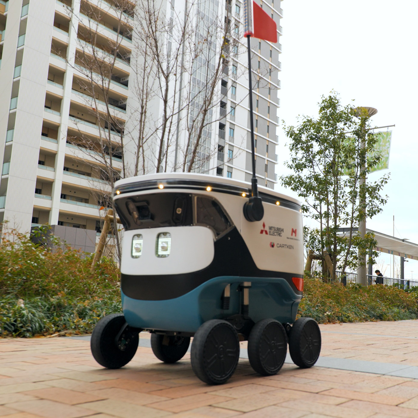 Changing the Norm of "Transportation". A report on the "now" of autonomous driving robots, which have begun running alongside the next social movement.