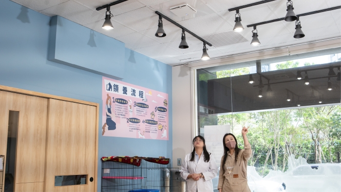 A Partner Veterinarian Visiting the Shelter as a Seminar Instructor